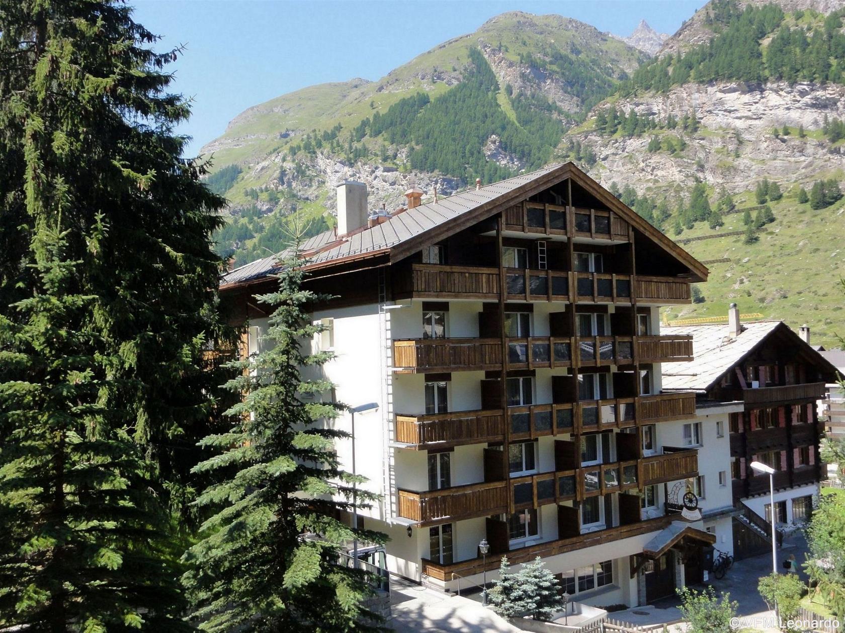 Hotel Holiday Zermatt Exterior photo