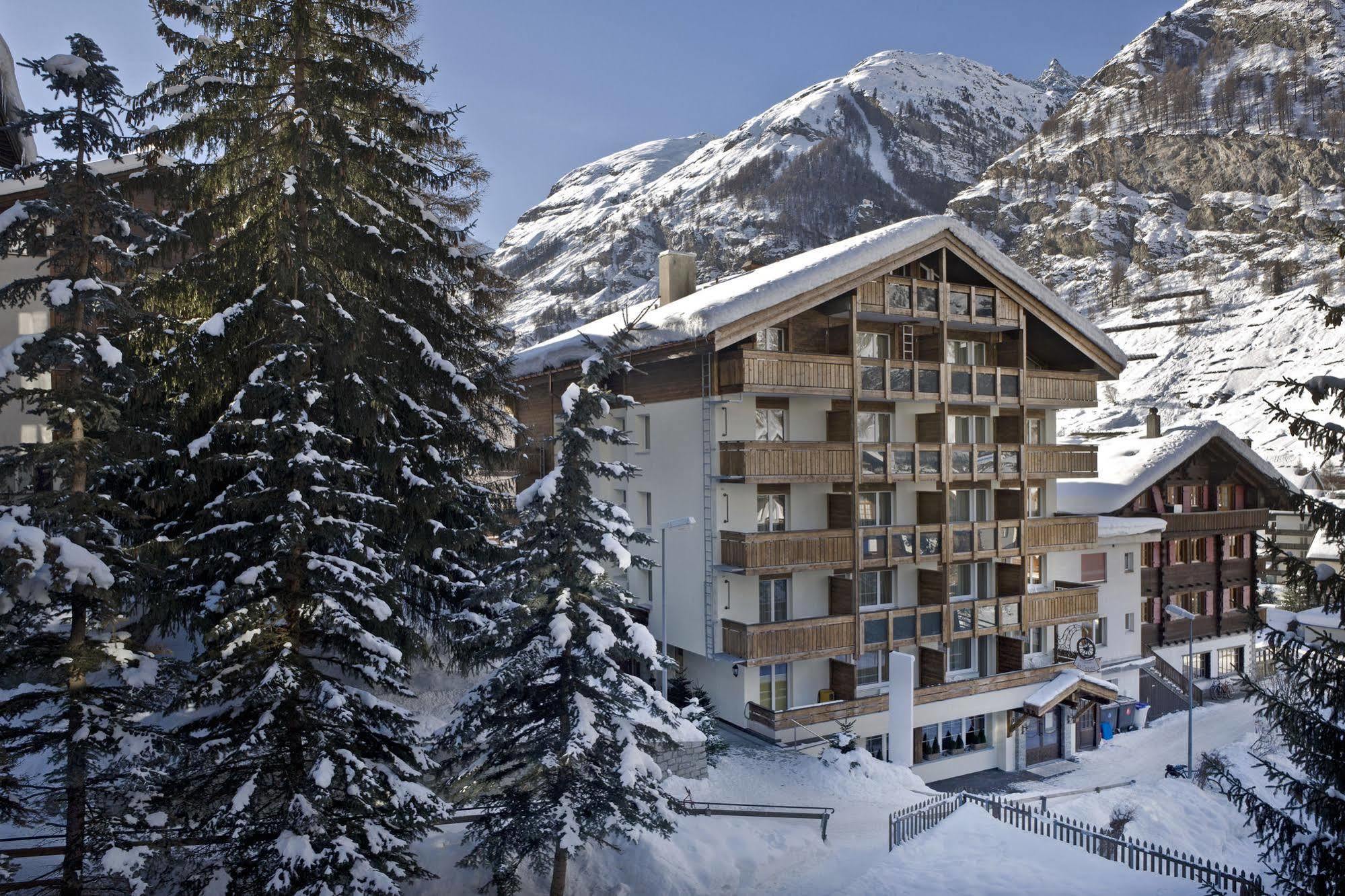 Hotel Holiday Zermatt Exterior photo